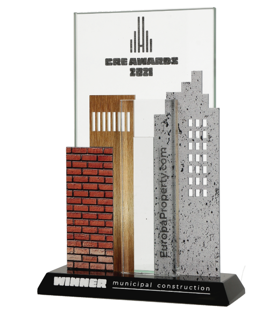 Statuetka-CRE-AWARDS-2021-bok.jpg