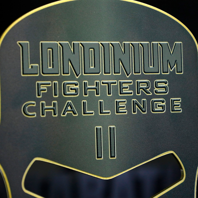 Zestaw-nagrod-skladajacy-sie-ze-statuetki-i-medali-na-Londinium-Fighters-Challenge_2.jpg