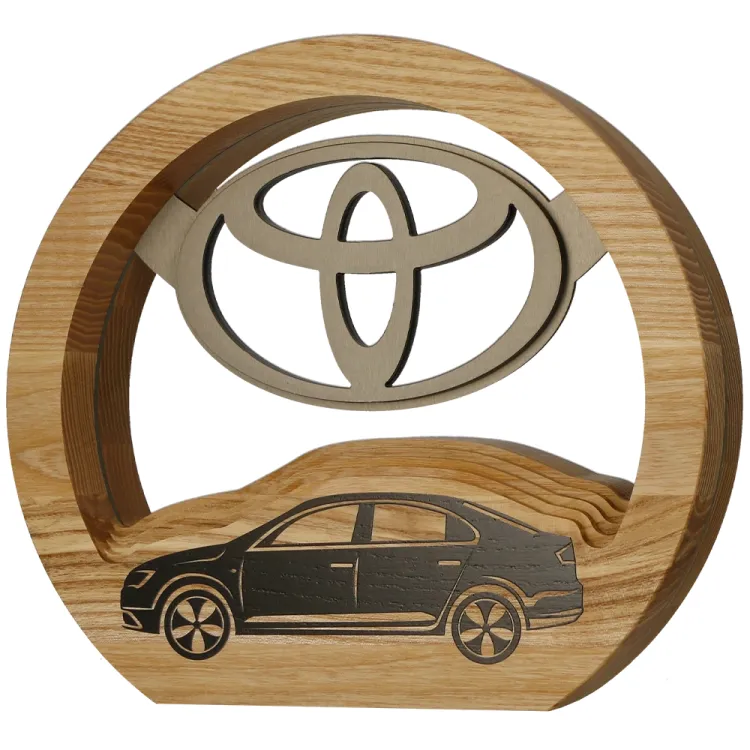 Statuetka-z-logo-Toyoty_1.jpg