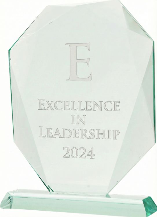 Trofeum biznesowe ze szkła elegancki mleczny grawer bez tła G042