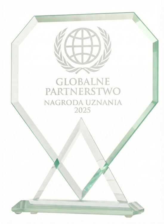 Szklane trofeum firmowe elegancki mleczny grawer bez tła G048