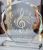 Klasyczne trofeum ze szkła elegancki mleczny grawer bez tła 8061