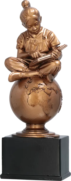 Statuetka Odlewana Uczennica Dziewczynka Globus 17cm RP8012/B